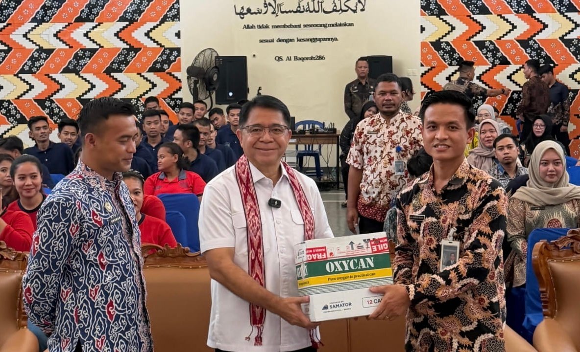 Franciscus Sibarani Salurkan Bantuan Masker dan Oksigen Portabel untuk Warga Binaan Rutan Mempawah